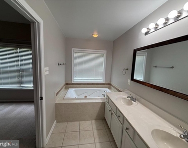 10292 Chestnut Park Lane - Photo Thumbnail 13