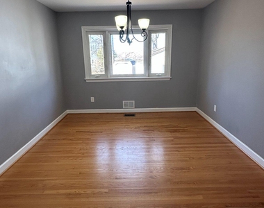 5118 Avoca Avenue - Photo Thumbnail 4