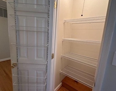5118 Avoca Avenue - Photo Thumbnail 9