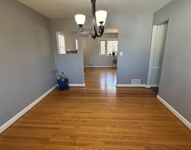 5118 Avoca Avenue - Photo Thumbnail 5