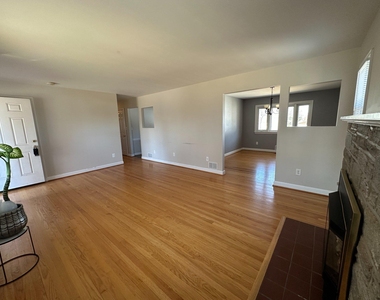 5118 Avoca Avenue - Photo Thumbnail 3