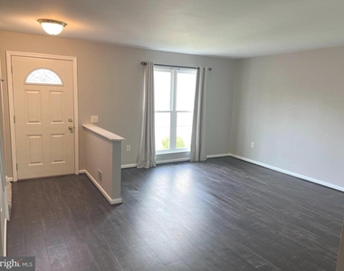 1679 Colonial Way - Photo Thumbnail 1