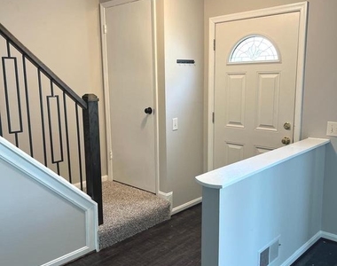 1679 Colonial Way - Photo Thumbnail 3