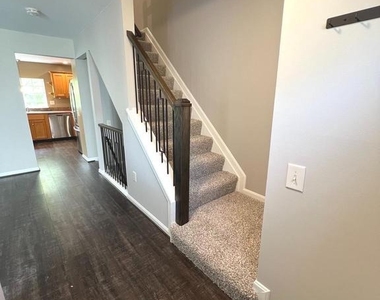 1679 Colonial Way - Photo Thumbnail 4
