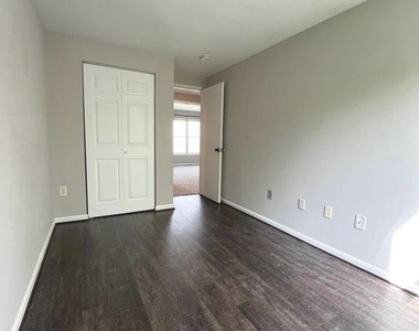 1679 Colonial Way - Photo Thumbnail 17