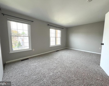 1679 Colonial Way - Photo Thumbnail 10