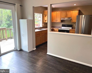1679 Colonial Way - Photo Thumbnail 7