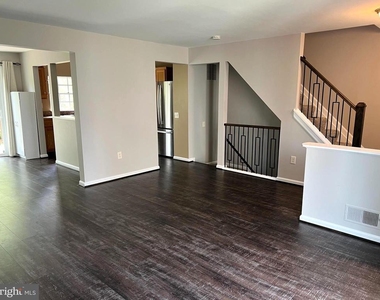 1679 Colonial Way - Photo Thumbnail 2