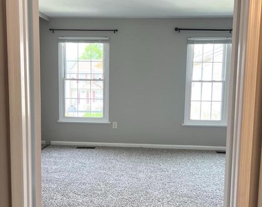 1679 Colonial Way - Photo Thumbnail 9