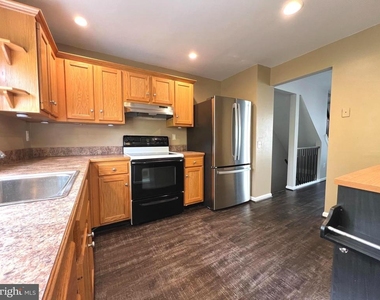 1679 Colonial Way - Photo Thumbnail 6