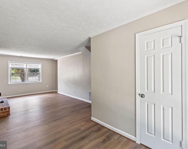 2324 Kent Court - Photo Thumbnail 13