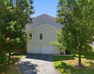 900 Hickory Circle - Photo Thumbnail 4