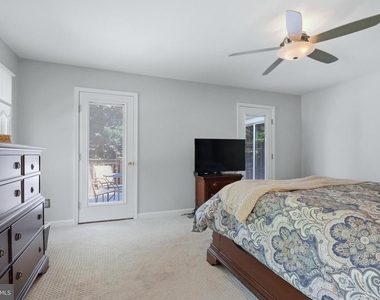 900 Hickory Circle - Photo Thumbnail 18