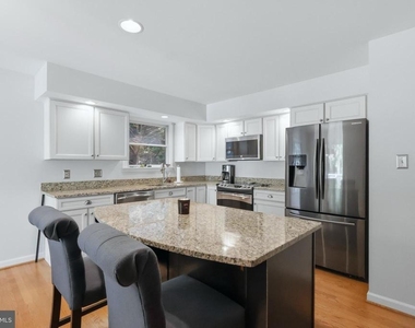 900 Hickory Circle - Photo Thumbnail 5