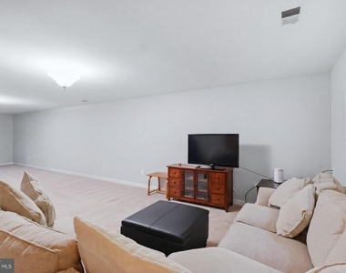 900 Hickory Circle - Photo Thumbnail 23