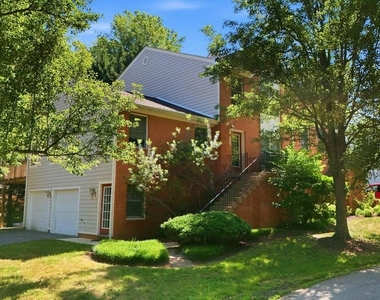 900 Hickory Circle - Photo Thumbnail 2