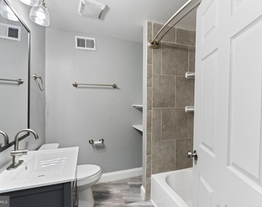823 Newington Avenue - Photo Thumbnail 11