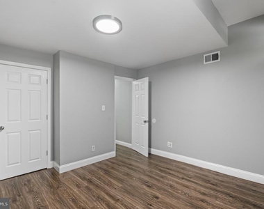 823 Newington Avenue - Photo Thumbnail 7