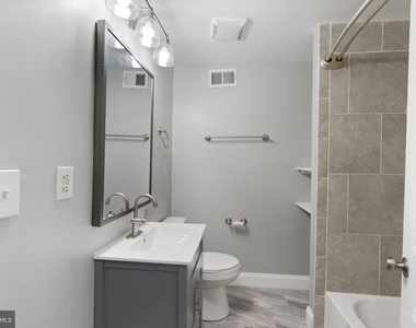 823 Newington Avenue - Photo Thumbnail 10
