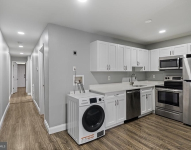 823 Newington Avenue - Photo Thumbnail 2