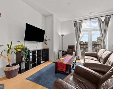 1209 N Charles Street - Photo Thumbnail 8