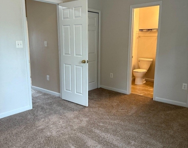 2202 Commissary Circle - Photo Thumbnail 22