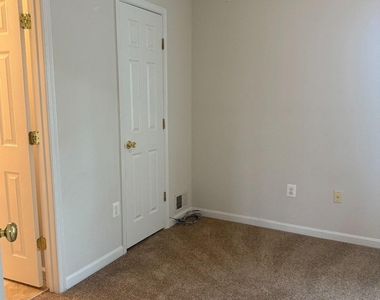 2202 Commissary Circle - Photo Thumbnail 19