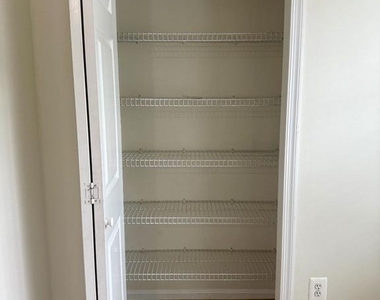 2202 Commissary Circle - Photo Thumbnail 12