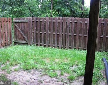 2202 Commissary Circle - Photo Thumbnail 28