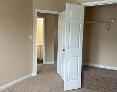 2202 Commissary Circle - Photo Thumbnail 15
