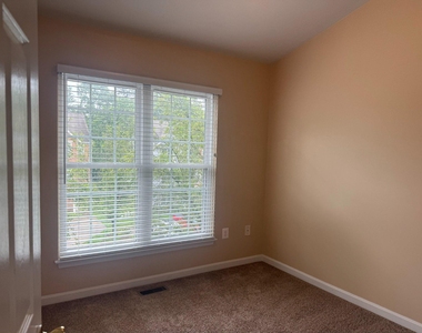 2202 Commissary Circle - Photo Thumbnail 18