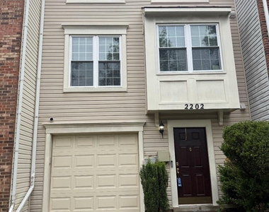 2202 Commissary Circle - Photo Thumbnail 1