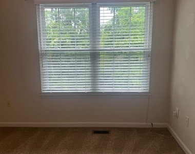 2202 Commissary Circle - Photo Thumbnail 23