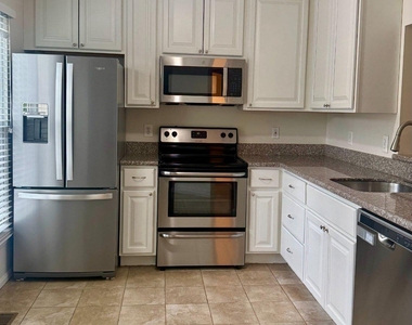 2202 Commissary Circle - Photo Thumbnail 10