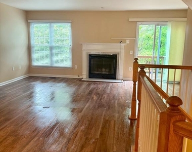 2202 Commissary Circle - Photo Thumbnail 6