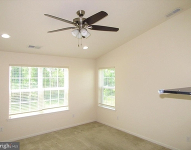 220 Jenny Drive - Photo Thumbnail 6
