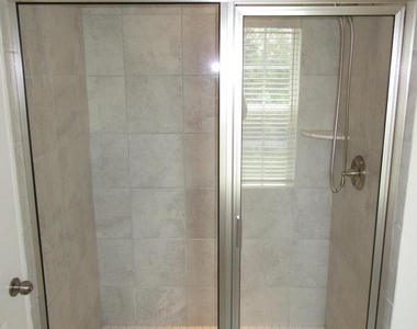 220 Jenny Drive - Photo Thumbnail 7