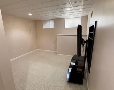 384 Braddock Road - Photo Thumbnail 13