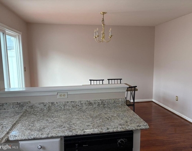 384 Braddock Road - Photo Thumbnail 5