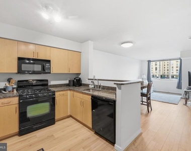 1000 New Jersey Avenue Se - Photo Thumbnail 4