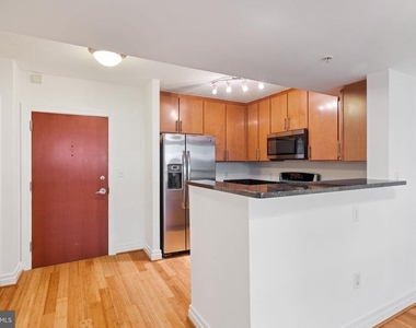 915 E Street Nw - Photo Thumbnail 3