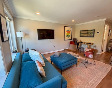 1601 North Carolina Avenue Ne - Photo Thumbnail 4