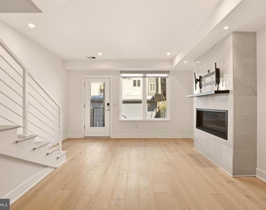 1023 16th Street Ne - Photo Thumbnail 9