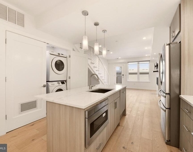 1023 16th Street Ne - Photo Thumbnail 7