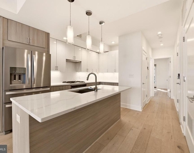 1023 16th Street Ne - Photo Thumbnail 4