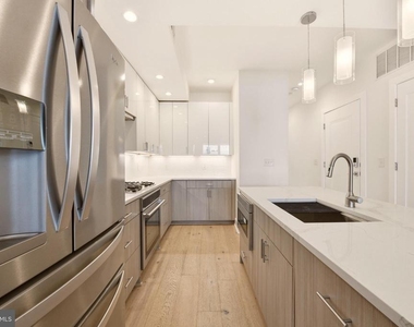 1023 16th Street Ne - Photo Thumbnail 5