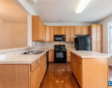 2138 Lockwood Dr - Photo Thumbnail 5