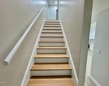 4050 Arckelton Drive - Photo Thumbnail 9