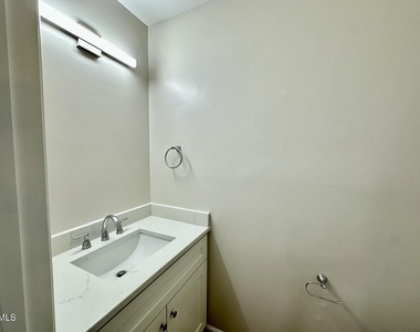 4050 Arckelton Drive - Photo Thumbnail 8
