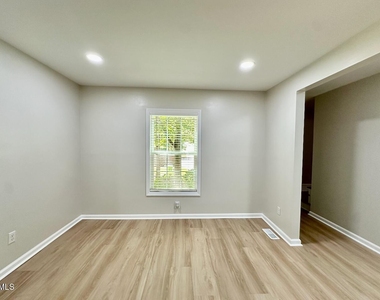 4050 Arckelton Drive - Photo Thumbnail 2